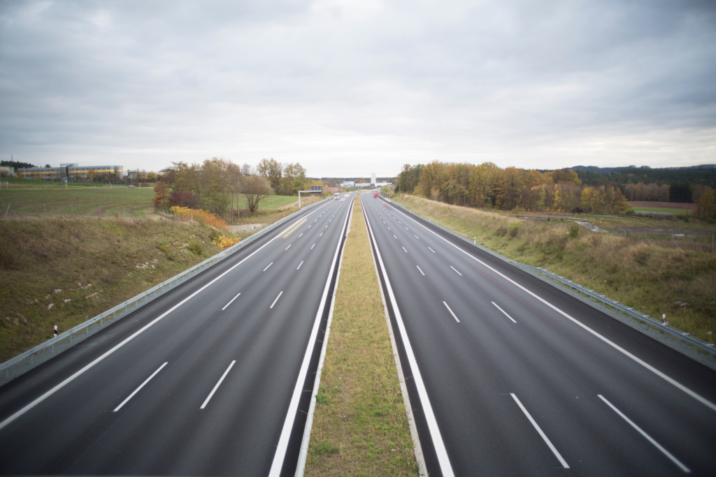 Captivan aménagement location et vente de vehicules de loisirs pour partir en vacances en van par autoroute