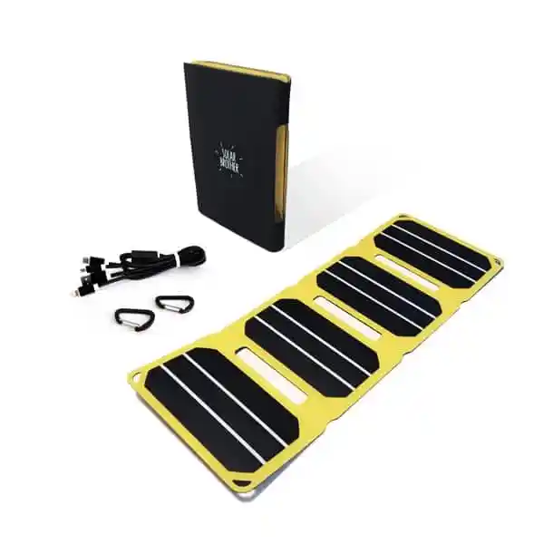 Chargeur panneau solaire SUNMOOVE 6,5W kit sur fond blanc vue de face