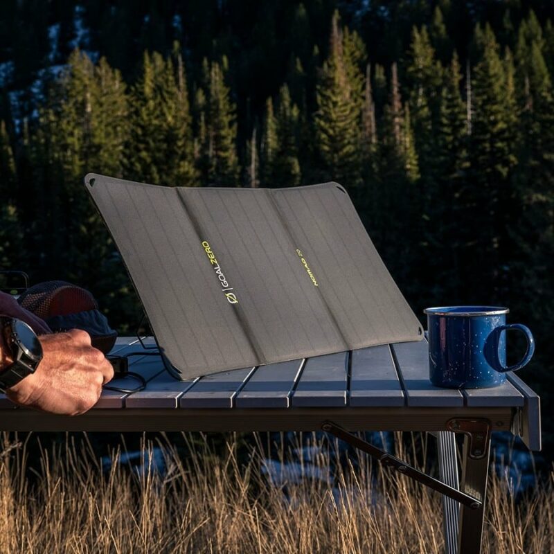 Panneau solaire nomad 20 GoalZero en utilisation extérieur