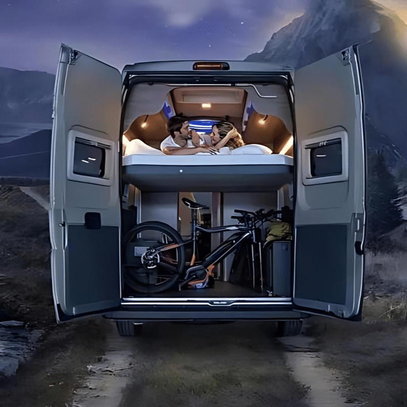 Aménagement de la soute sous le lit dans un van